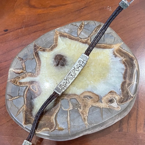 Brighton Silver tone and Leather Vintage Bracelet. - Picture 9 of 11